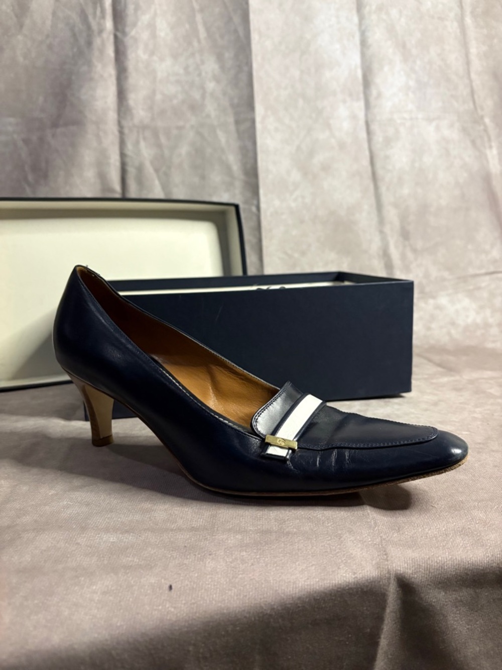 Brownstone Navy Leather Heels Size 8M Classic Pumps